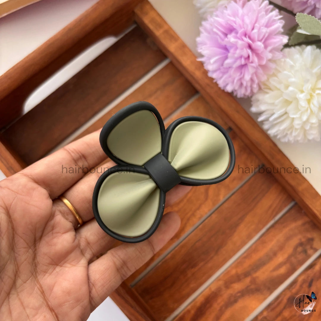 Soft Matte Bliss Bow Hair Claw – Medium