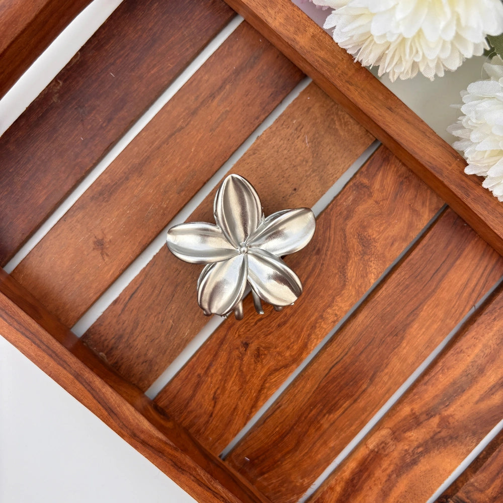 Bloom Luxe Metal Hair Claw - Medium