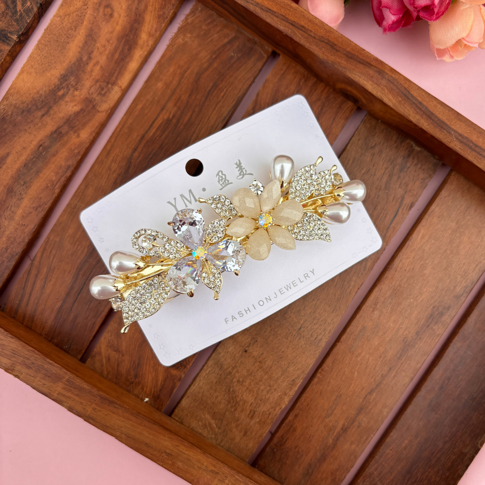 Premium  Flower Pearl Center Clip