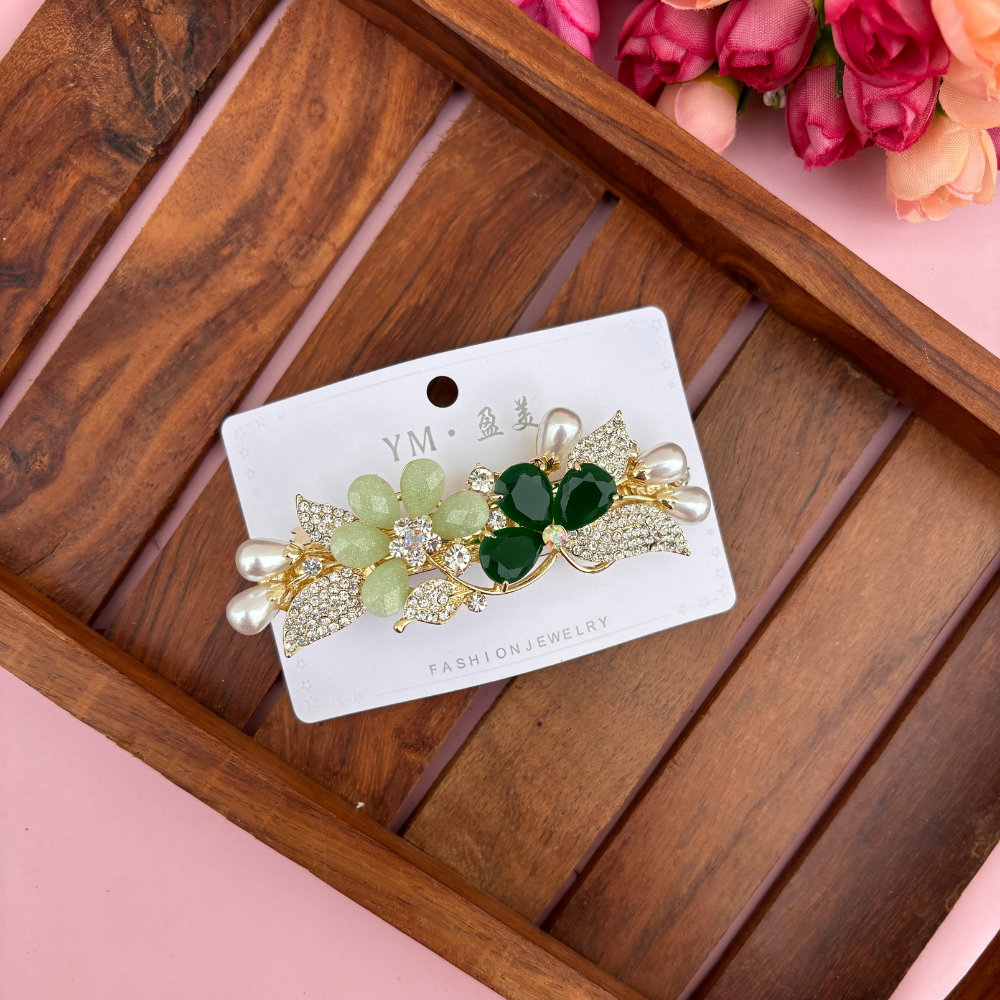 Premium Stoned Flower Pearl Center Clip