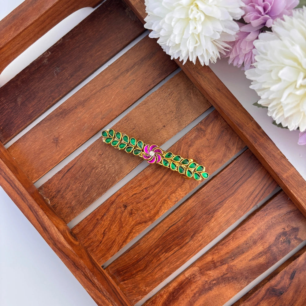 Emerald Swirl Center Clip