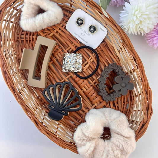 🌿 Elegant Charm Hair & Accessory Hamper 🌿