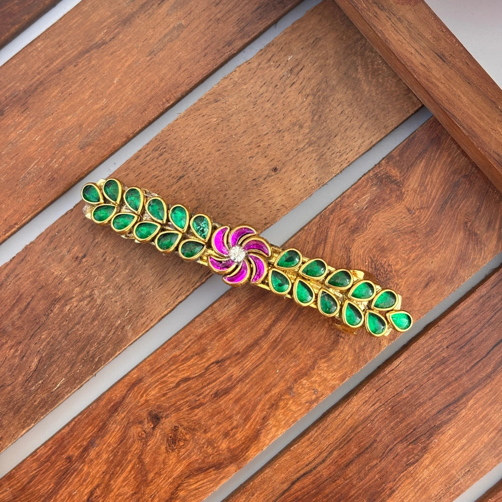 Emerald Swirl Center Clip