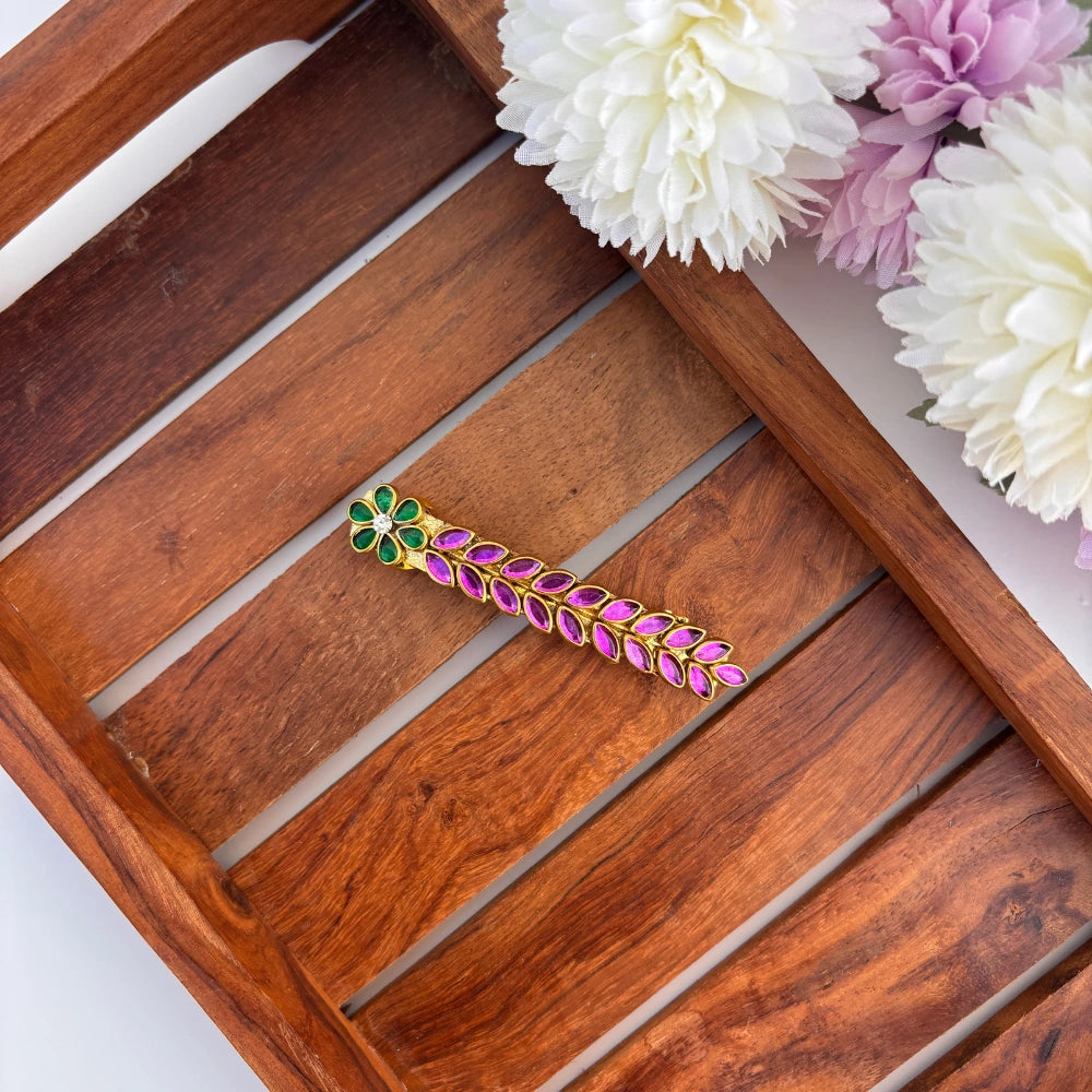 Blossom Trail Center Clip