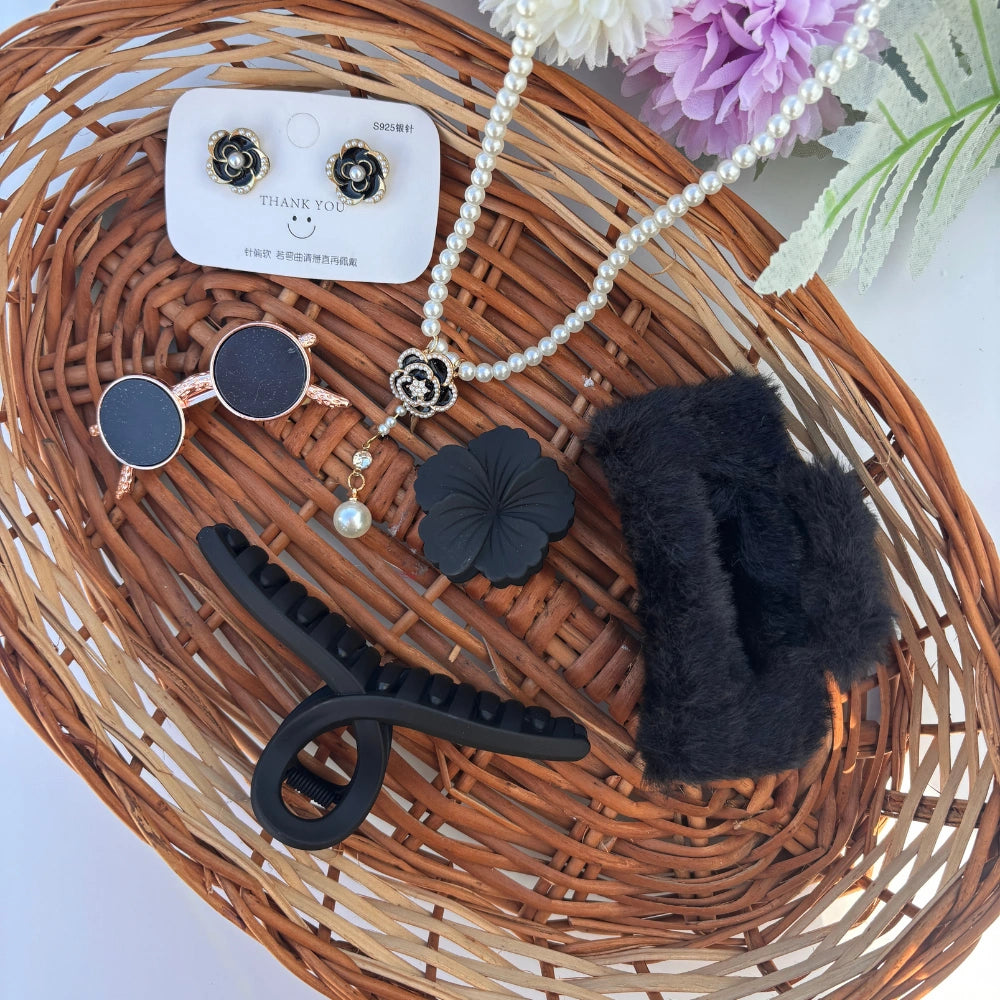 Midnight Elegance Hamper 🖤✨