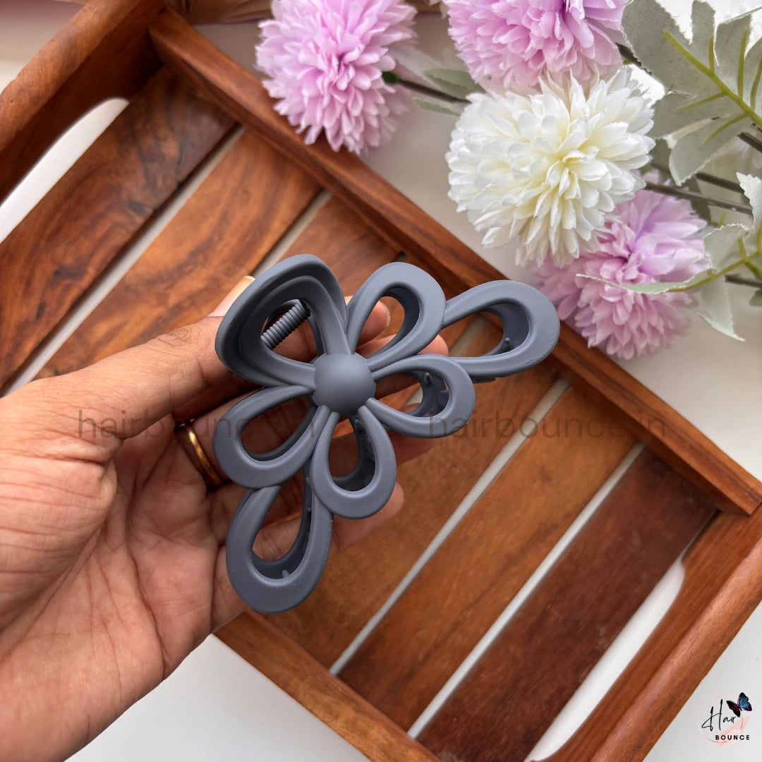 Matte Daisy Bloom Hair Claw – Large