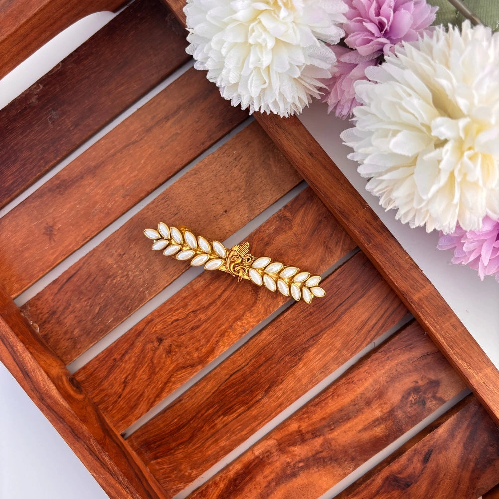 Divine Ganesha Kundan Clip