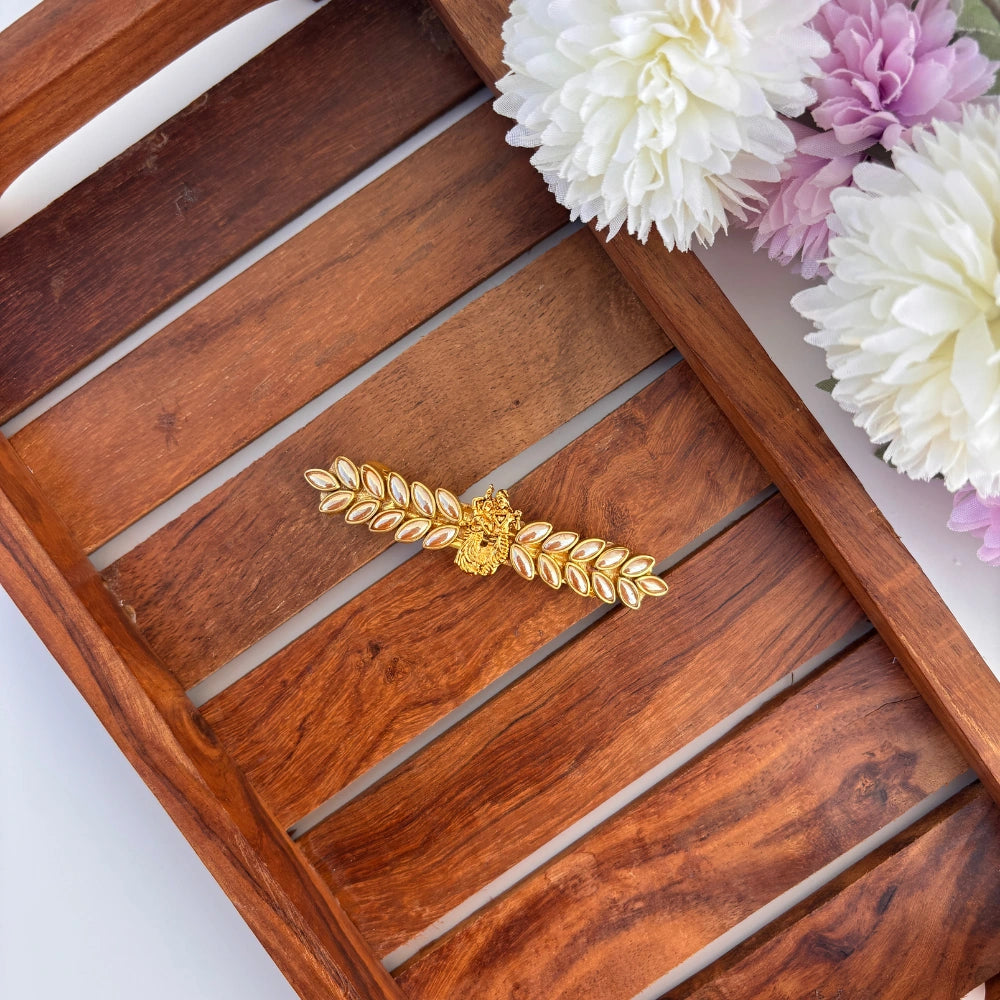 Radha Krishna Divine Leaf Clip