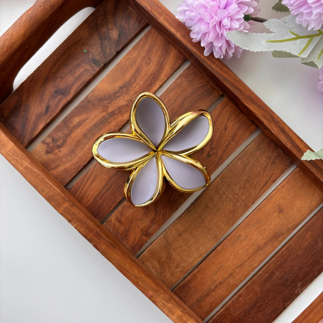 Elegant Gold-Outline Bloom Hair Claw – Large
