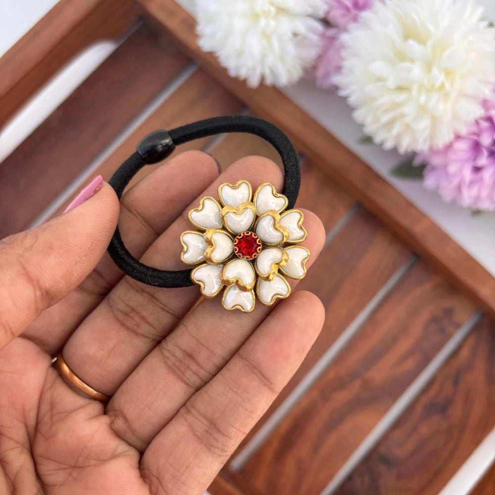 Pearl Heart Bloom Hair Tie