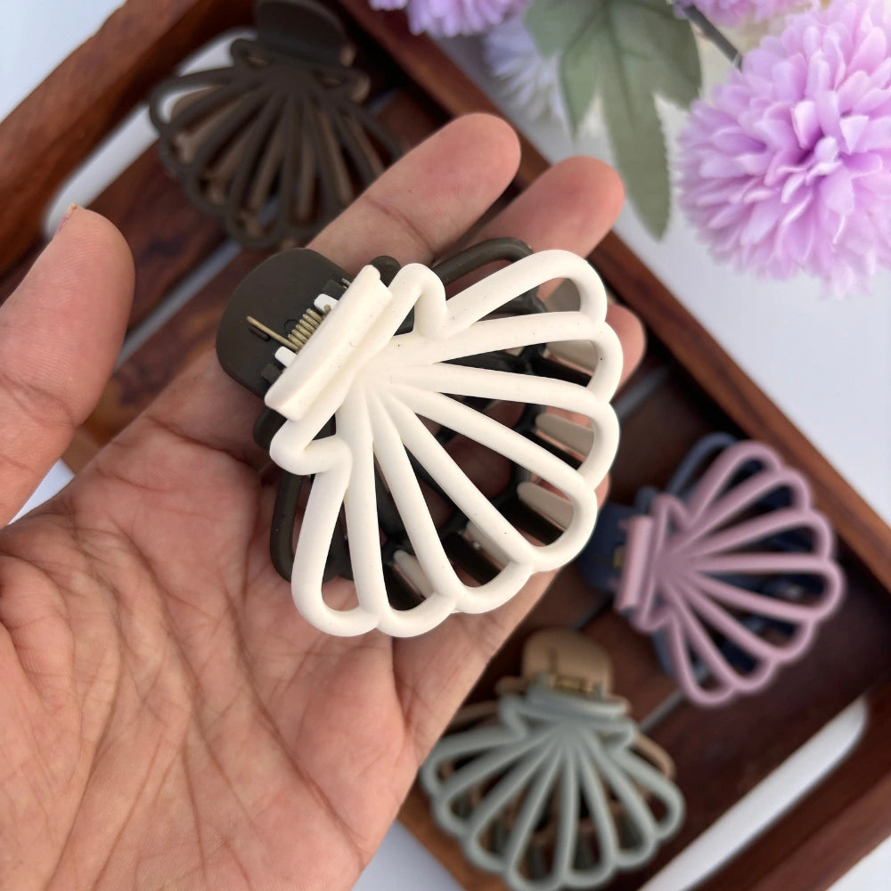 Dual Colour Shell Hair Claw - Medium