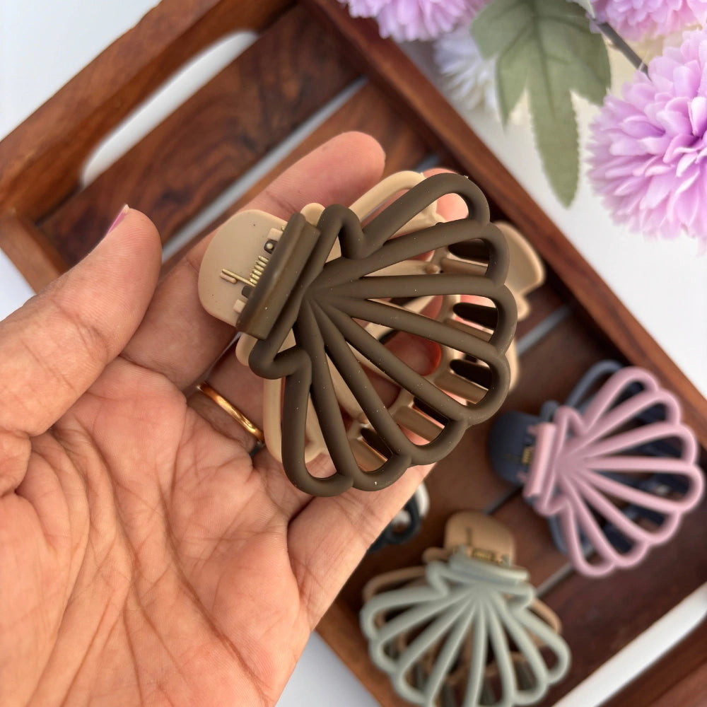 Dual Colour Shell Hair Claw - Medium