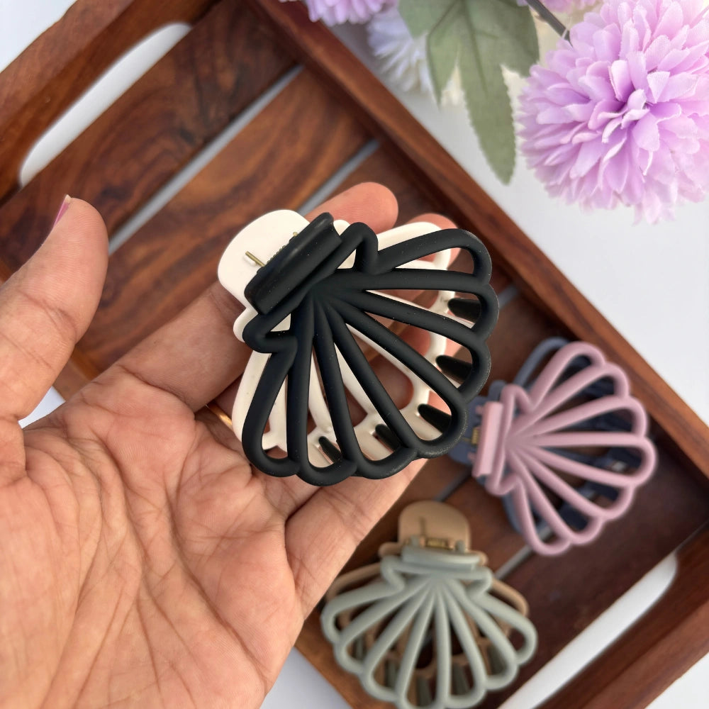 Dual Colour Shell Hair Claw - Medium