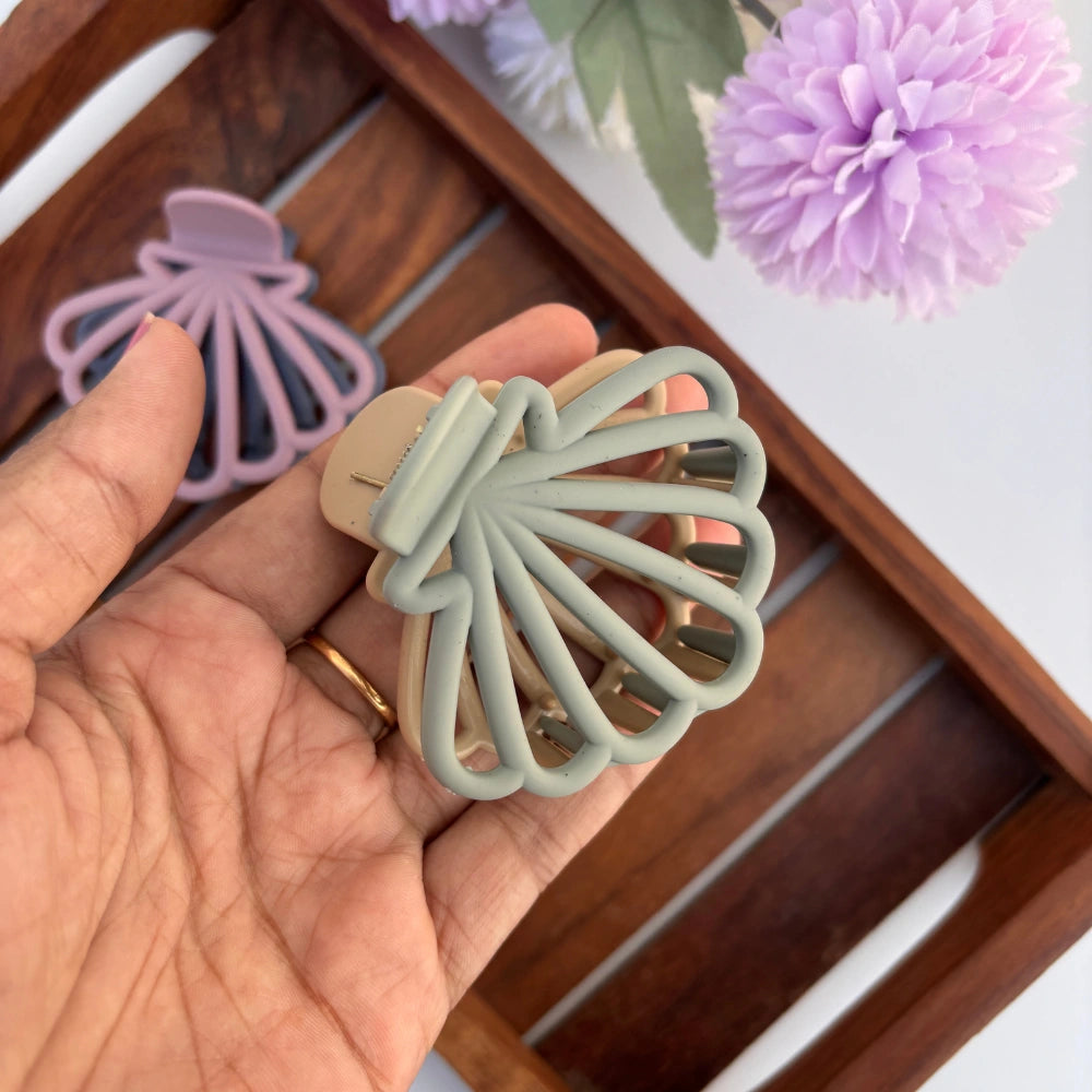 Dual Colour Shell Hair Claw - Medium