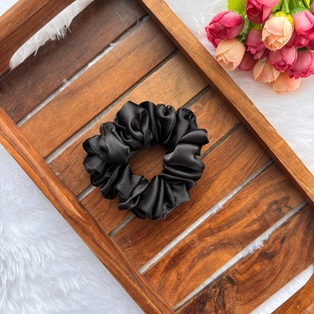 Small Stain Scrunchie - Black