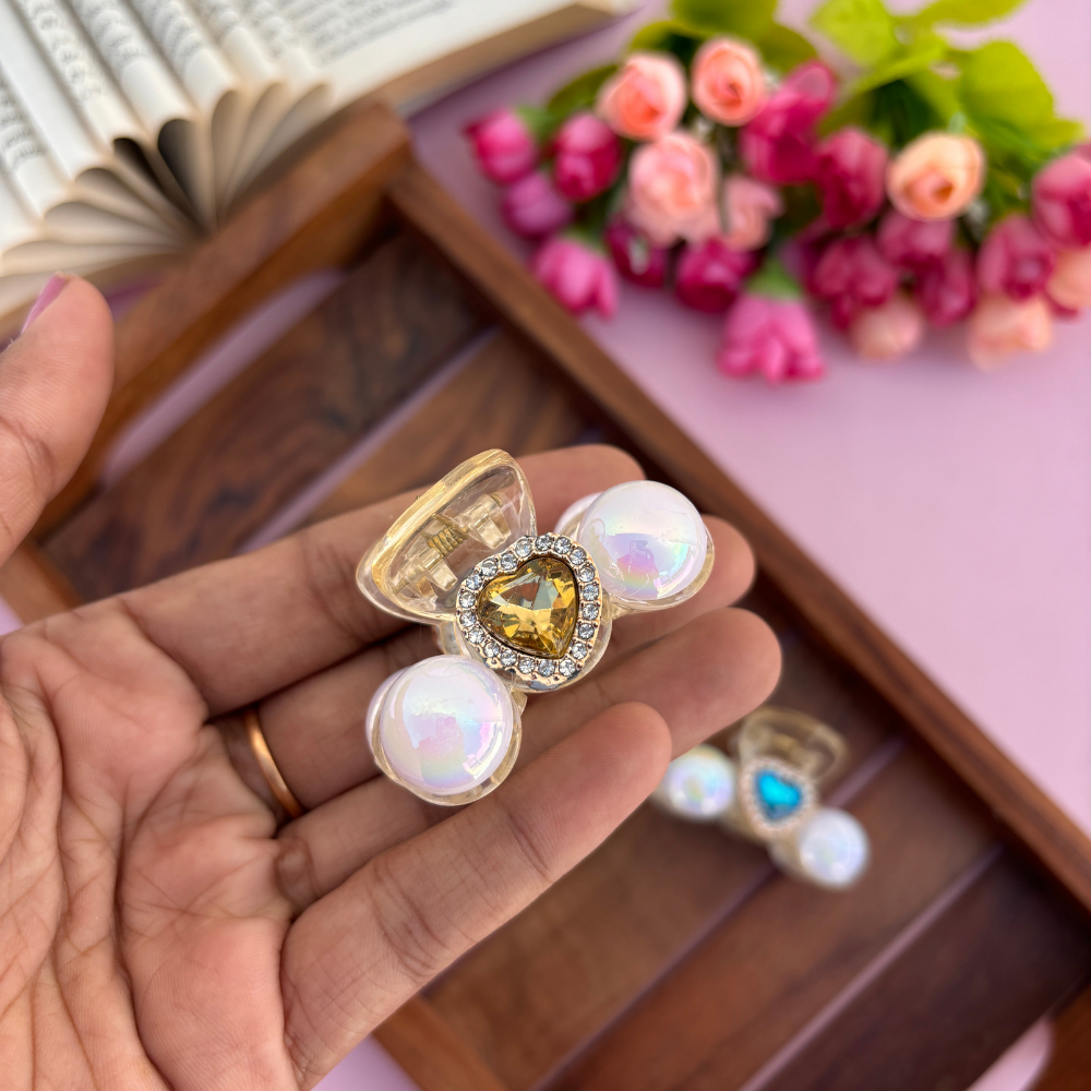 Shinny Heart Pearl Hair Claw - Medium