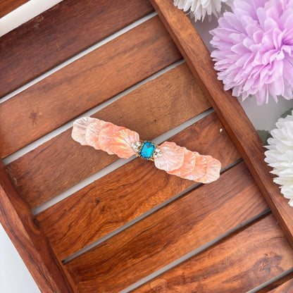 Peach White Shell Center Clip