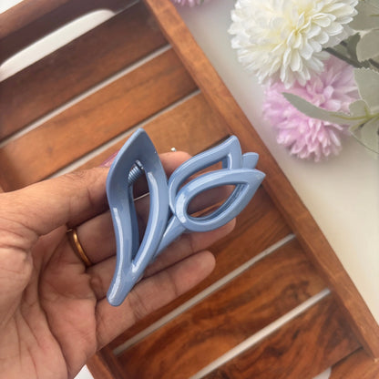 Minimal Tulip Petal Hair Claw – Medium