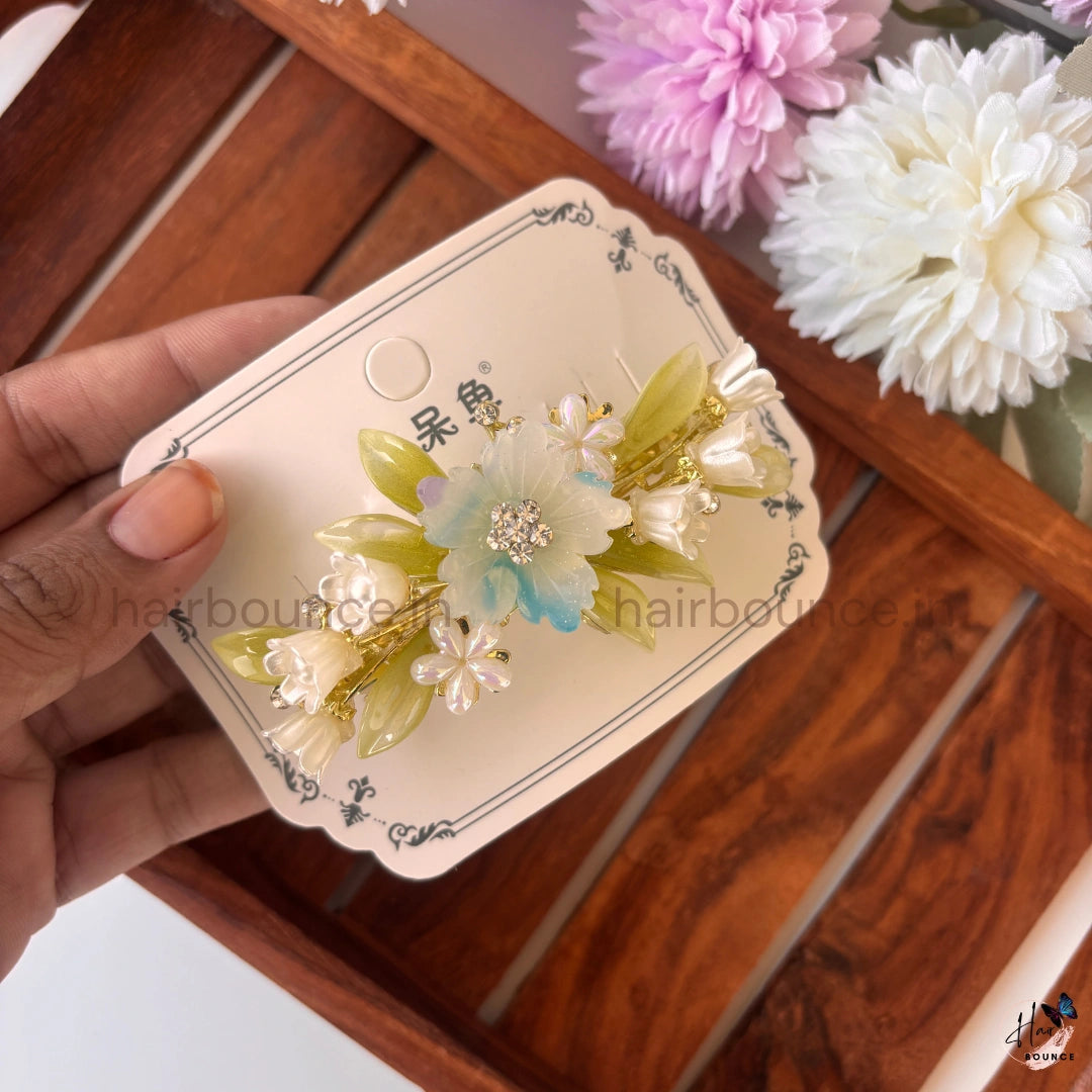 Golden Petal Floral Pearl Center Clip