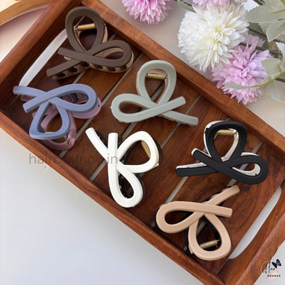 Infinity Loop Dual-Tone Hair Claw – Medium