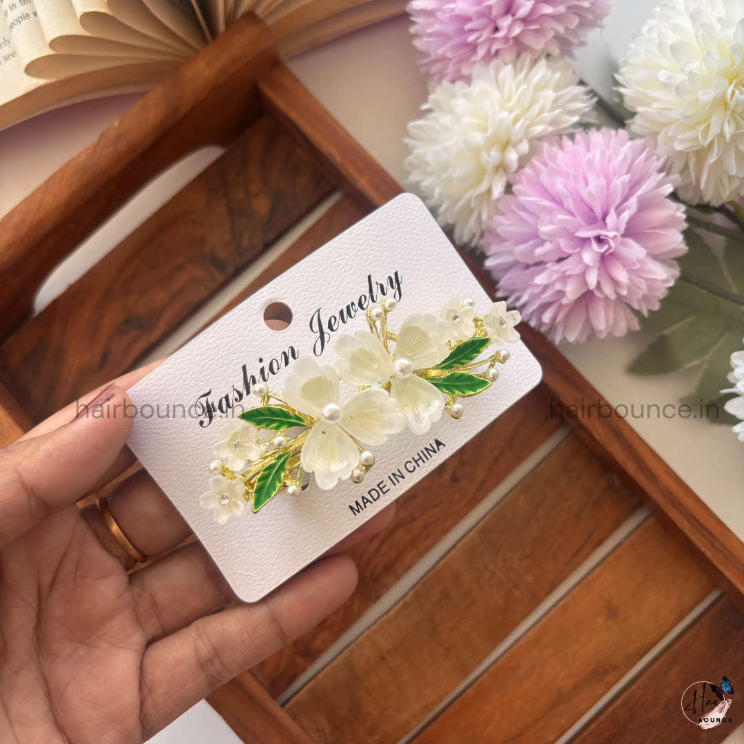 Pearl Blossom Center Clip