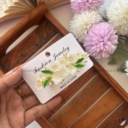 Pearl Blossom Center Clip