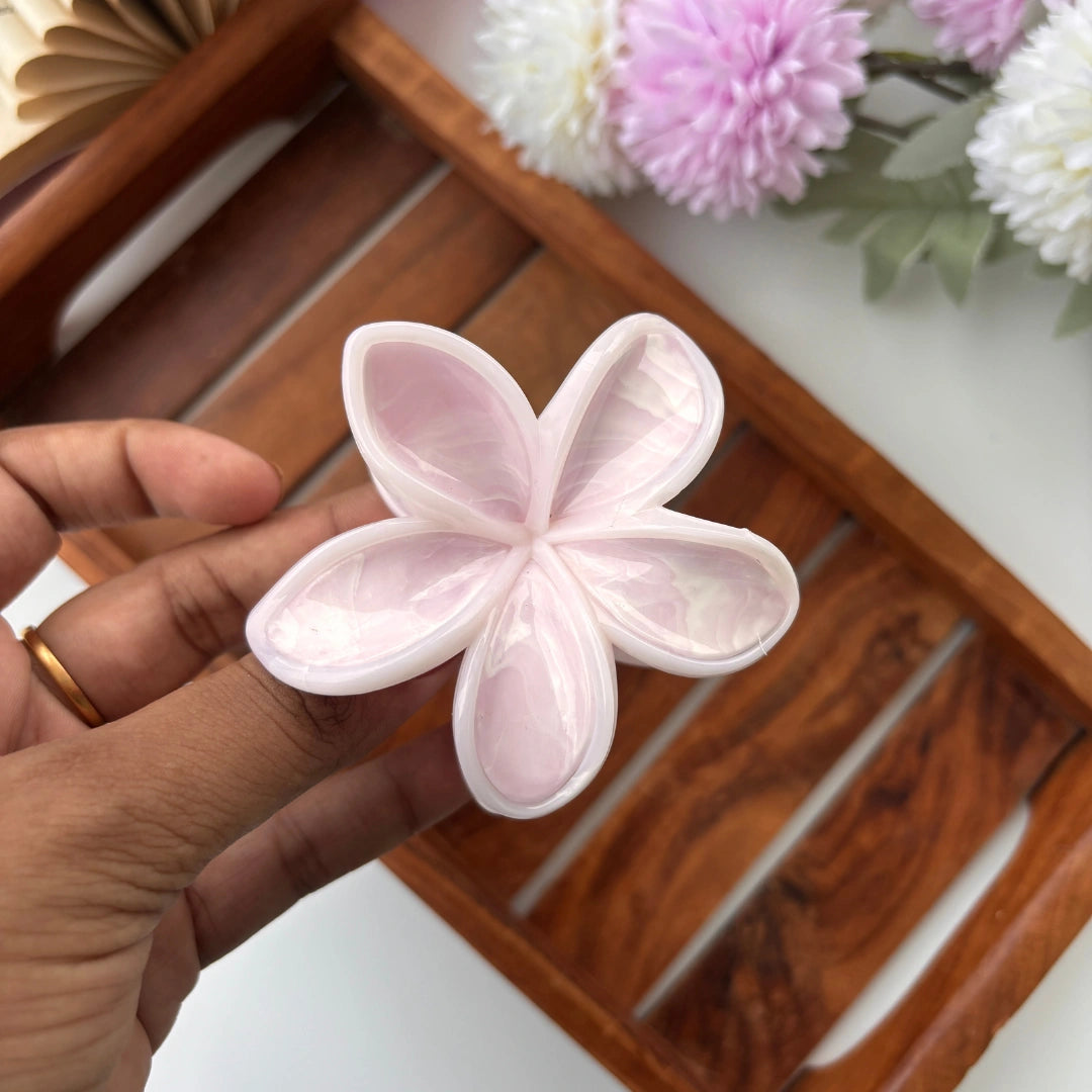 Glossy Outline Marble Petal Hair Claw – Large