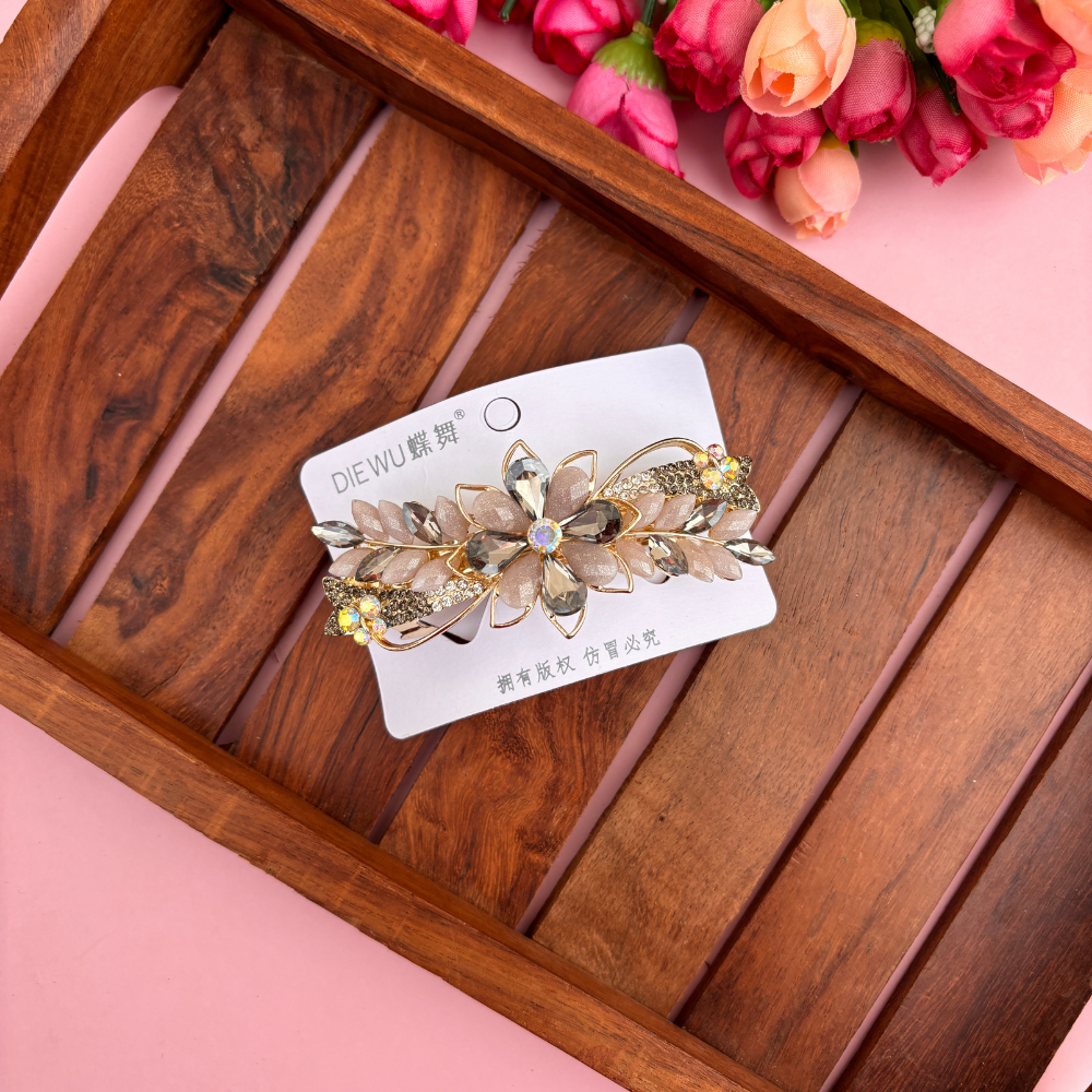 Flower with Leaf Center Clip