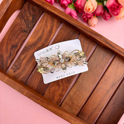 Flower with Leaf Center Clip