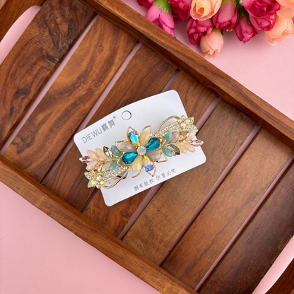 Flower with Leaf Center Clip