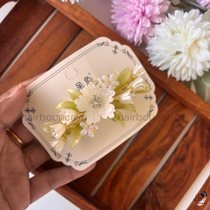 Golden Petal Floral Pearl Center Clip