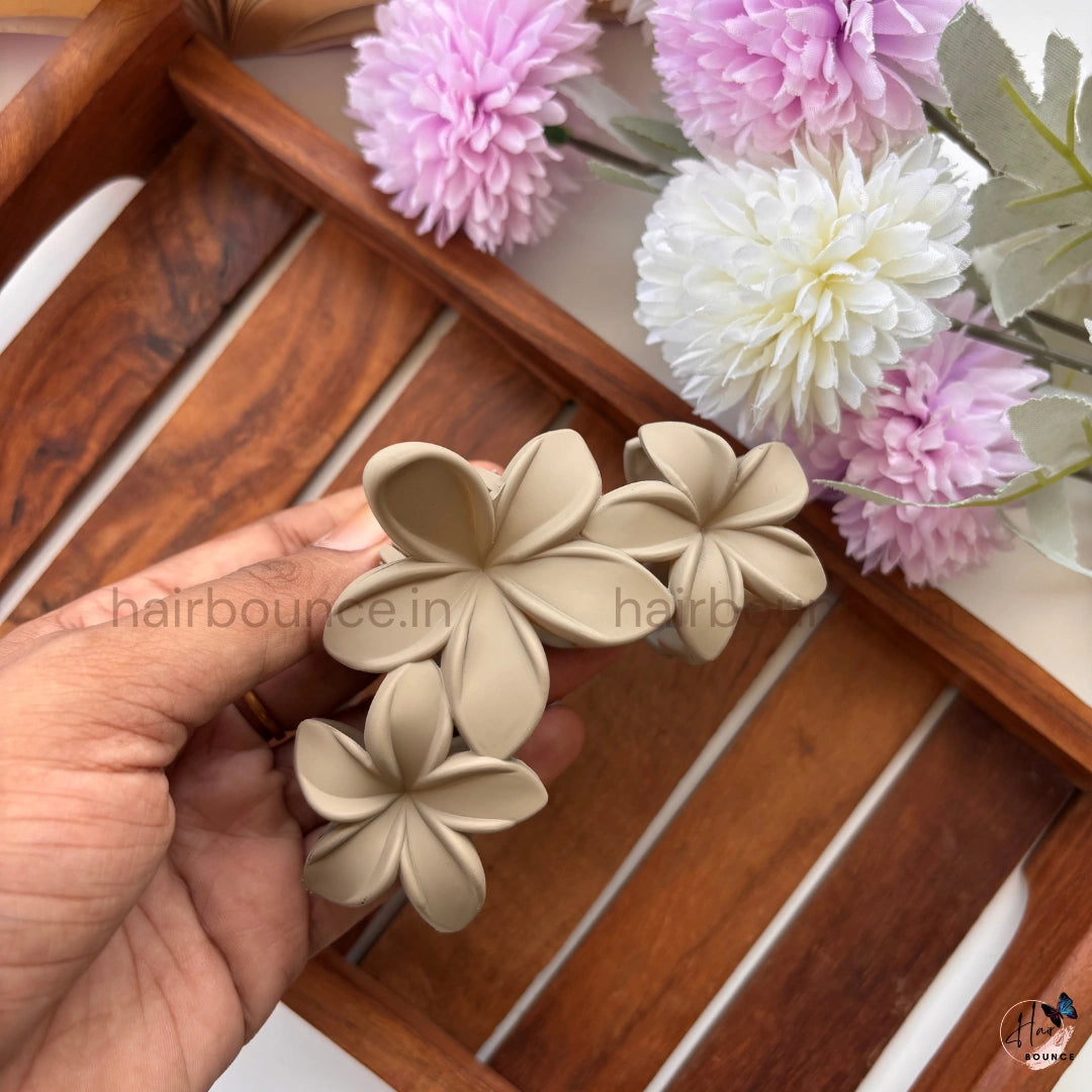 Matte Triple Blossom Hair Claw – Large