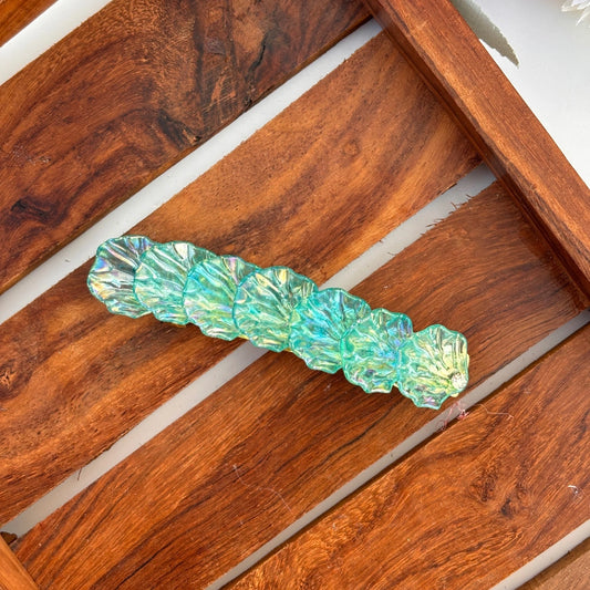 Mint Pearl Center Clip