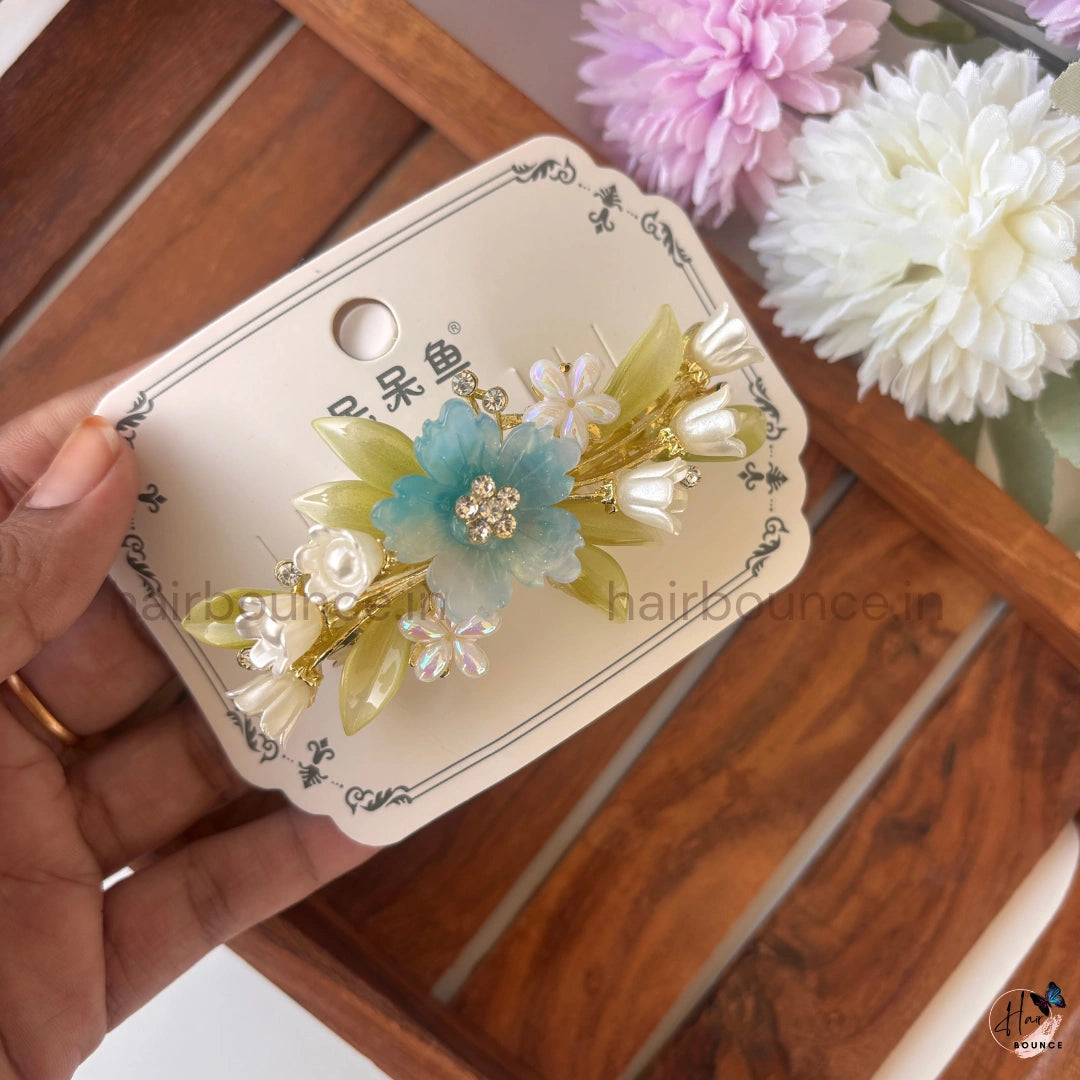 Golden Petal Floral Pearl Center Clip