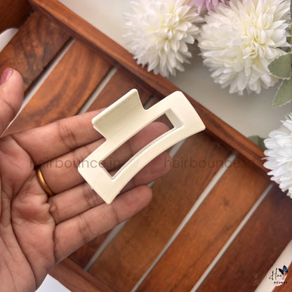Minimal Rectangle Cutout Hair Claw – Medium