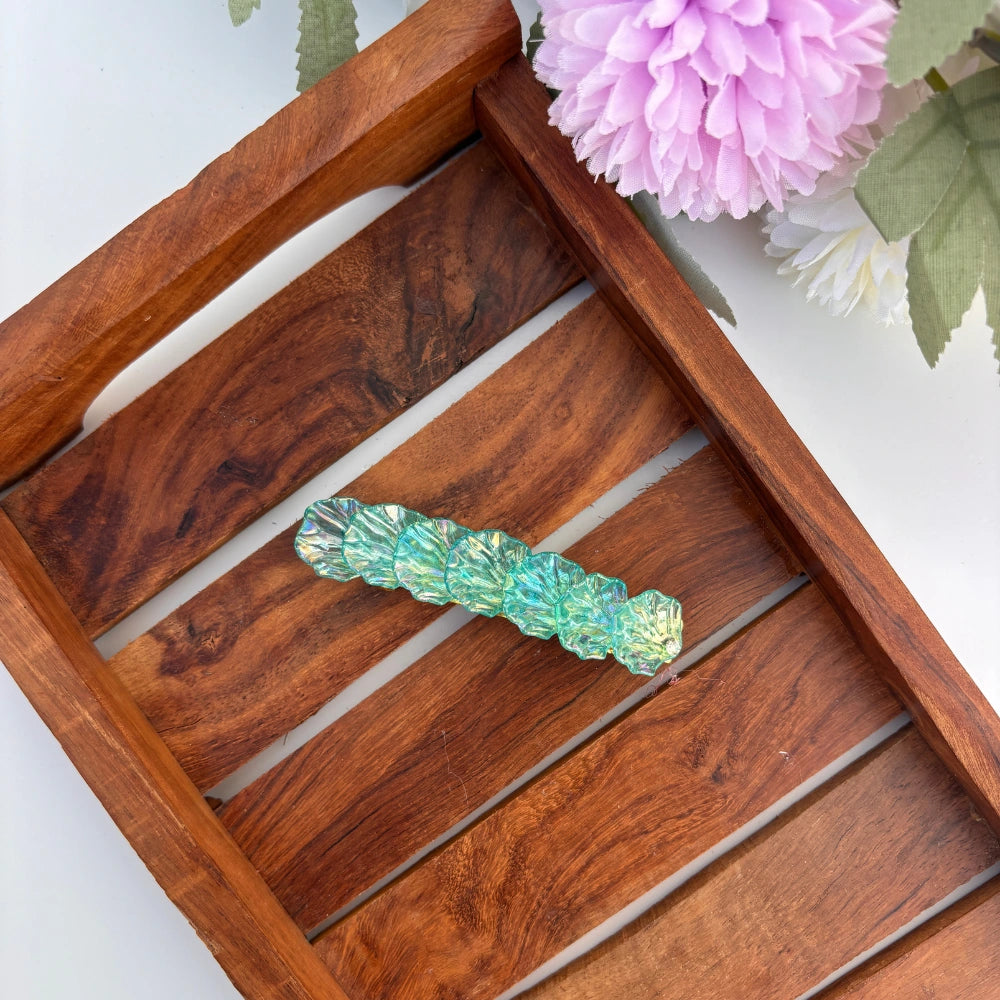 Mint Pearl Center Clip