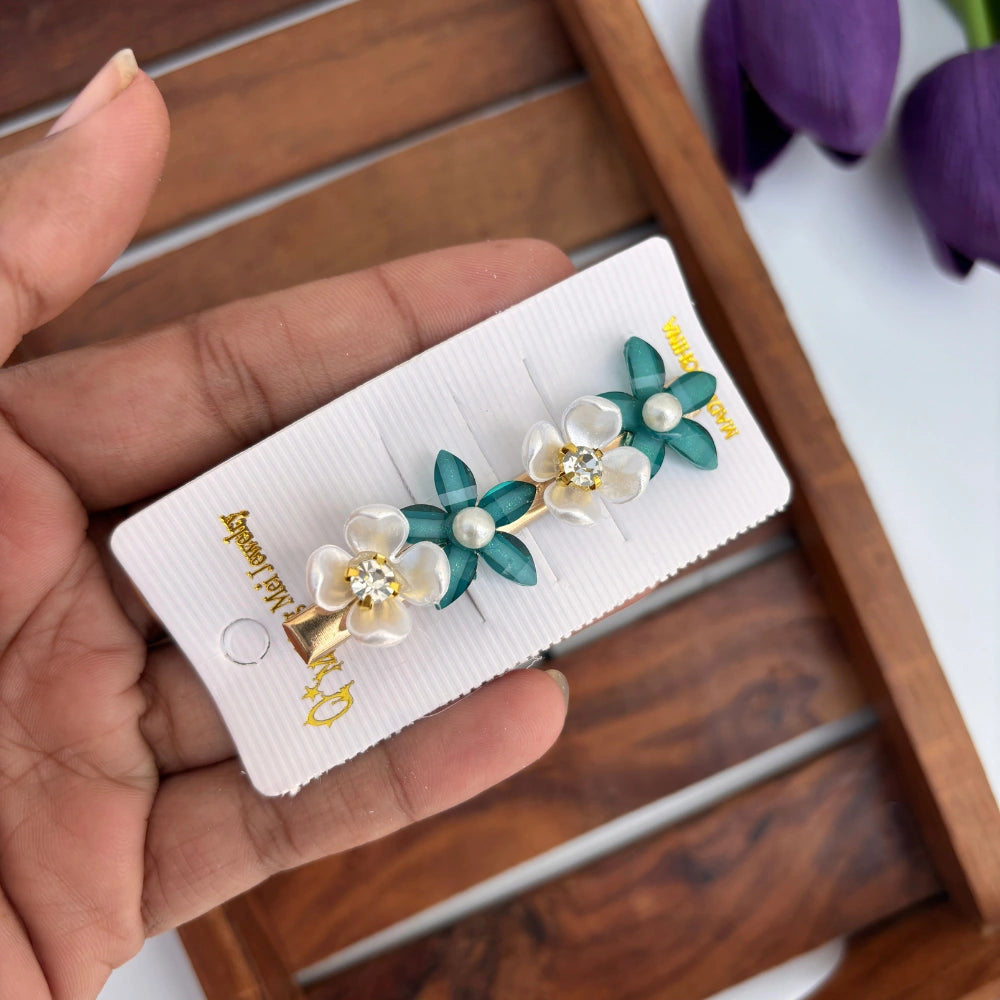 Lilly Pearl Flower Alligator Clip