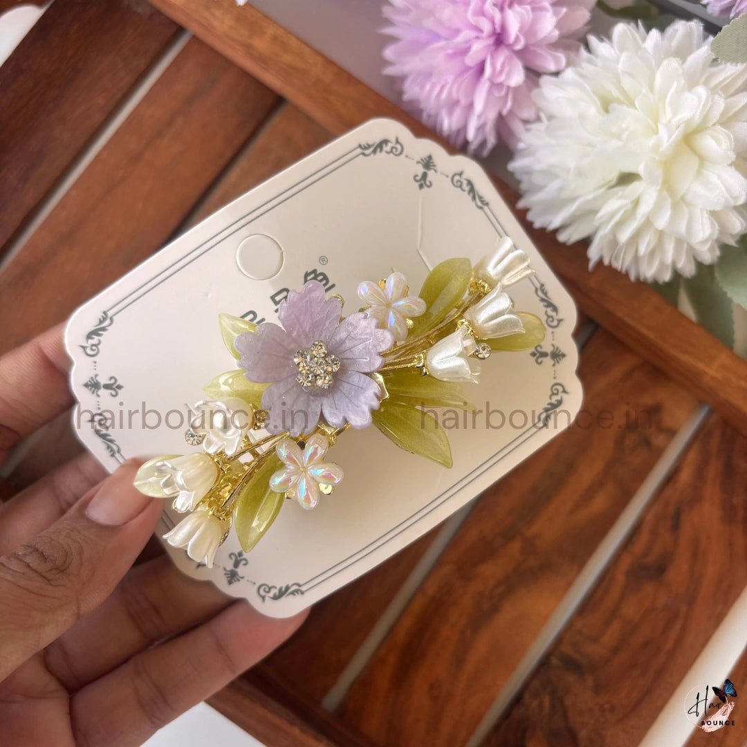 Golden Petal Floral Pearl Center Clip