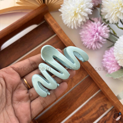 Glossy Wave Hair Clip – Medium