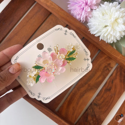 Blush Bloom Floral Pearl Center Clip