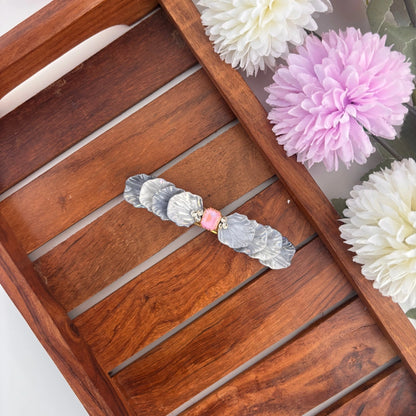 Gray White Shell Center Clip