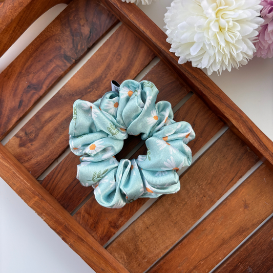 🌼 Daisy Daydream Satin Scrunchie - Regular