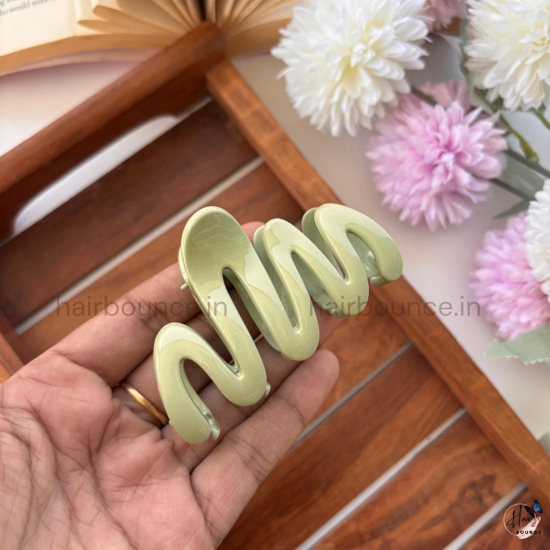 Glossy Wave Hair Clip – Medium