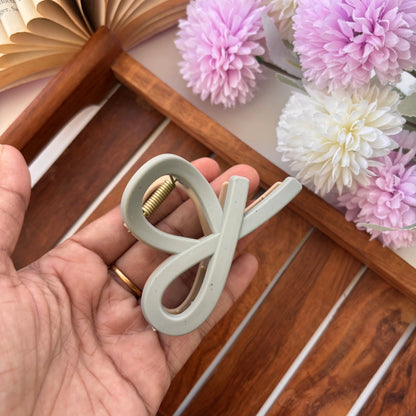 Infinity Loop Dual-Tone Hair Claw – Medium