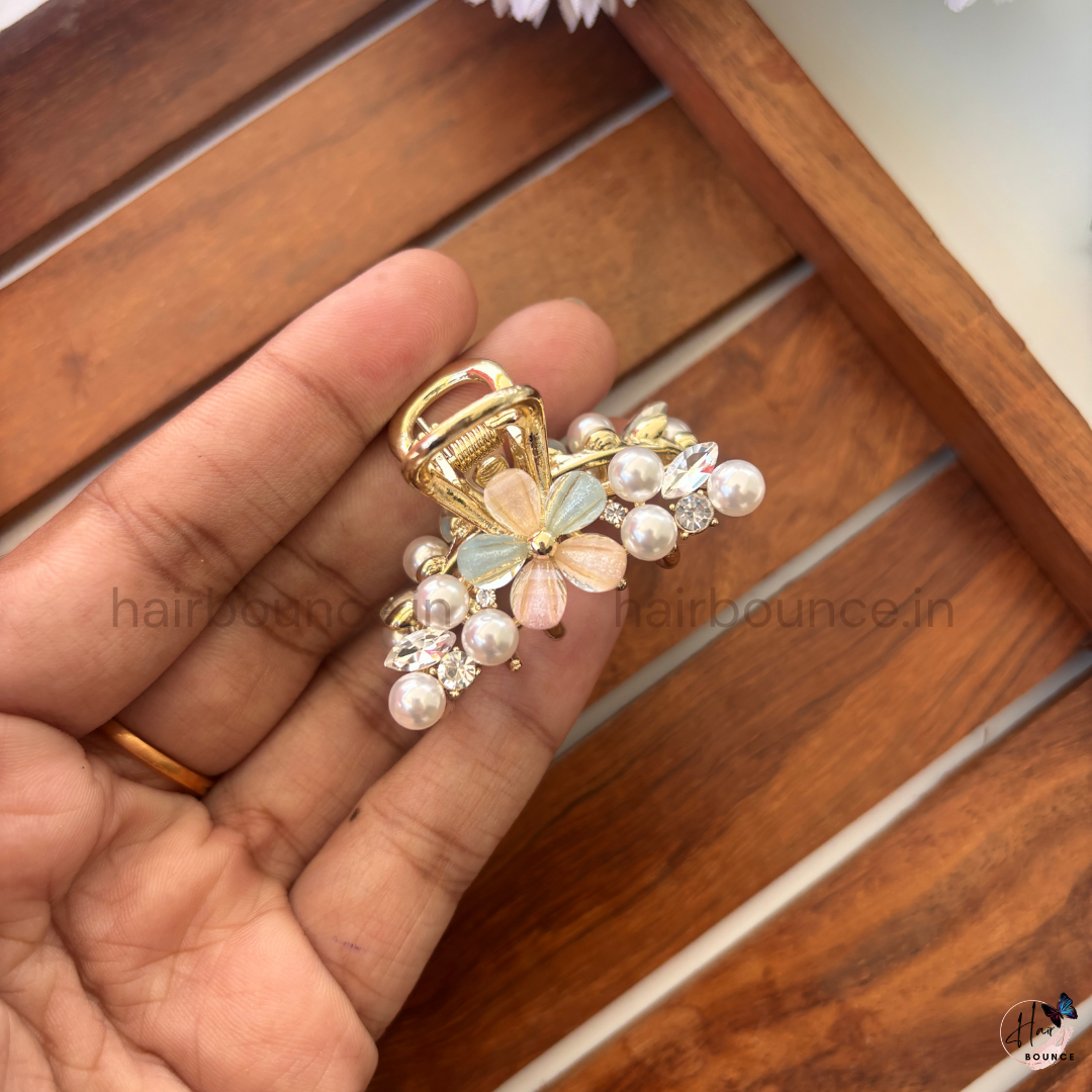 Pearl Bloom Hair Claw - Medium