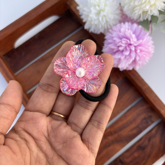 Blush Pearl Hair Tie