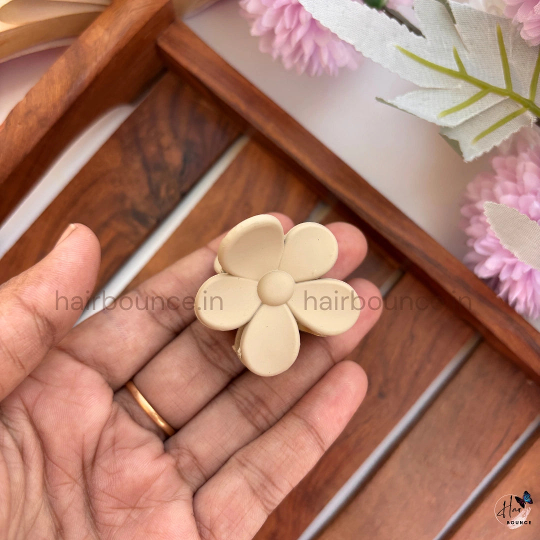 Mini Daisy Matte Flower Hair Claw – Small
