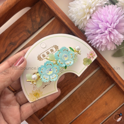 Blossom Pearl Floral Center Clip