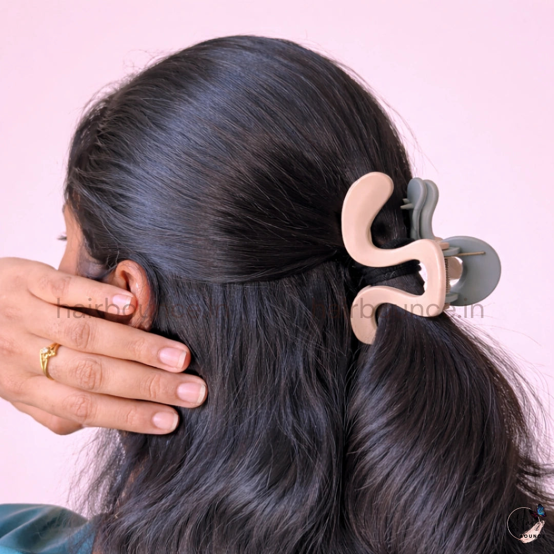 Dual-Colour Abstract Wave Hair Claw – Medium
