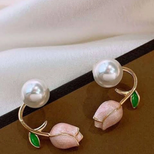 Tulip Pearl Earrings - Light Pink